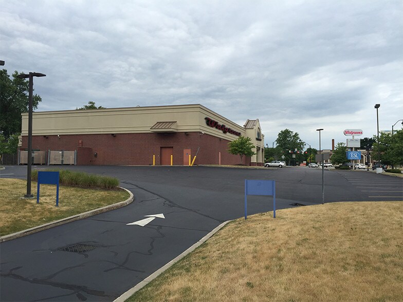 More Photos Of 1490 Lake Ave, Rochester Drugstore For Lease