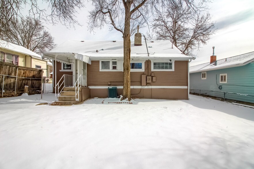 More Photos Of 2555 Sheridan Blvd, Edgewater Storefront Retail Office For Sale