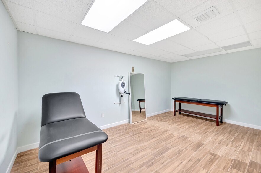 More Photos Of 3157 N University Dr, Davie Medical For Lease