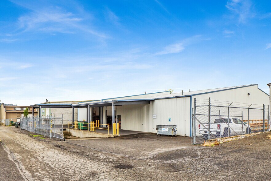 More Photos Of 2222 Queen St, Bellingham Warehouse For Lease