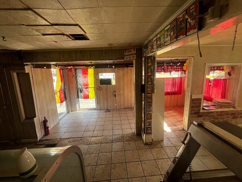 More Photos Of 451 N Wilson Rd, Radcliff Freestanding For Sale