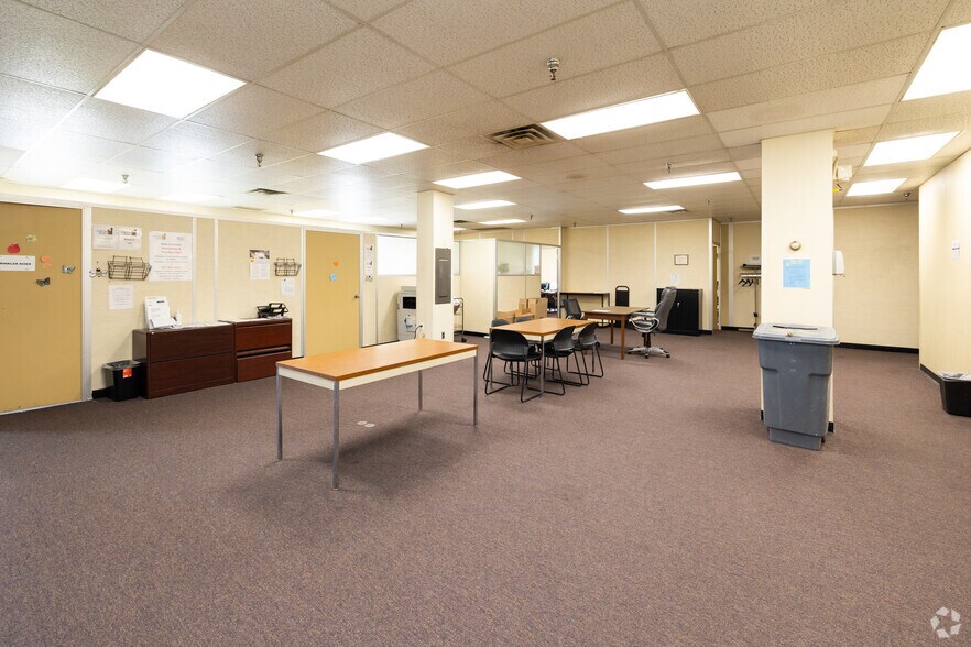 More Photos Of 447 Hamilton St, Toledo Light Distribution For Sale