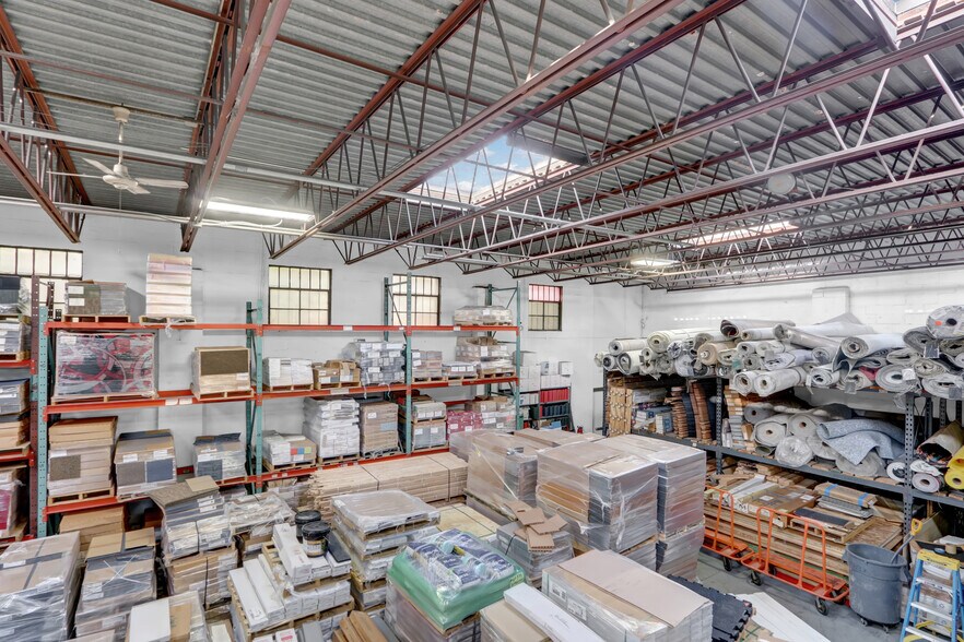 More Photos Of 665 Commercial Ave, Garden City Showroom For Sale