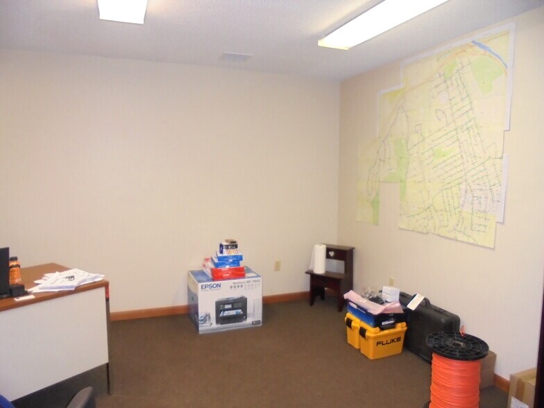 More Photos Of 256 Main St, East Windsor Research And Development For Sale