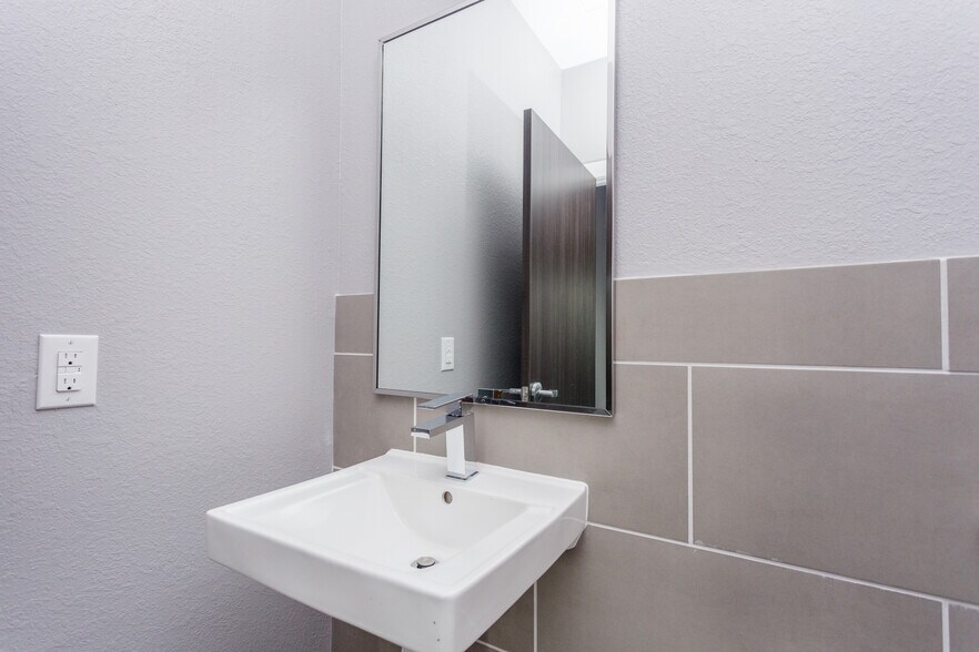 More Photos Of 800 Bonaventure Way, Sugar Land Unknown For Lease