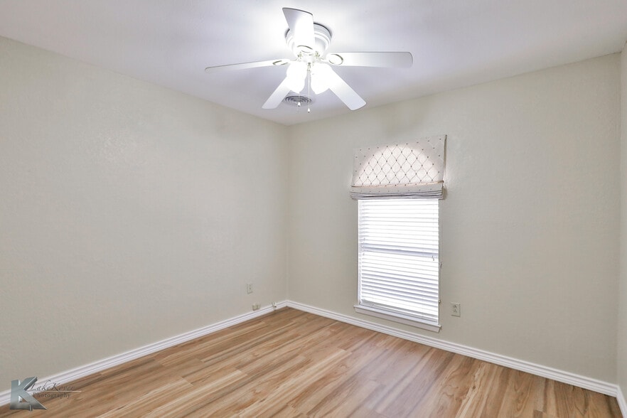 More Photos Of 2810 S 27th St, Abilene Office For Sale