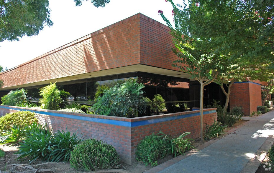 More Photos Of 6061 N Fresno St, Fresno Unknown For Lease