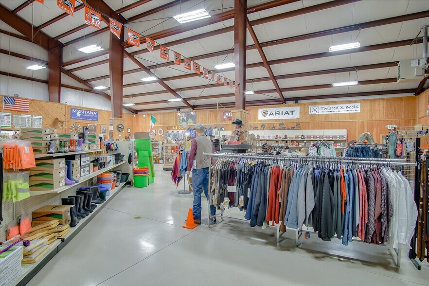 More Photos Of 354 1st St, Hollister Freestanding For Sale