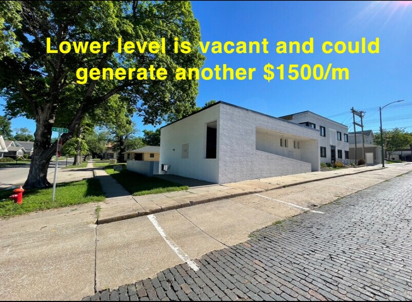 More Photos Of 116 W 19th St, Falls City Showroom For Sale