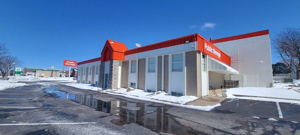 More Photos Of 9033 Lyndale Ave S, Bloomington Self Storage For Lease