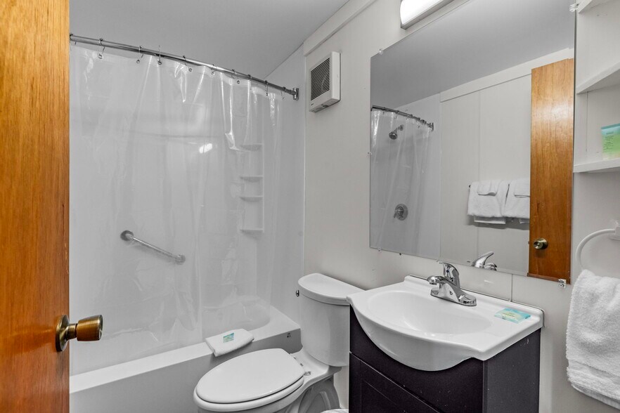More Photos Of 180 Main St, North Woodstock Hotel For Sale