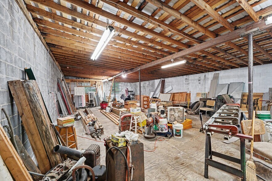 More Photos Of 427 W Gene Hairston St, Madison Auto Repair For Sale