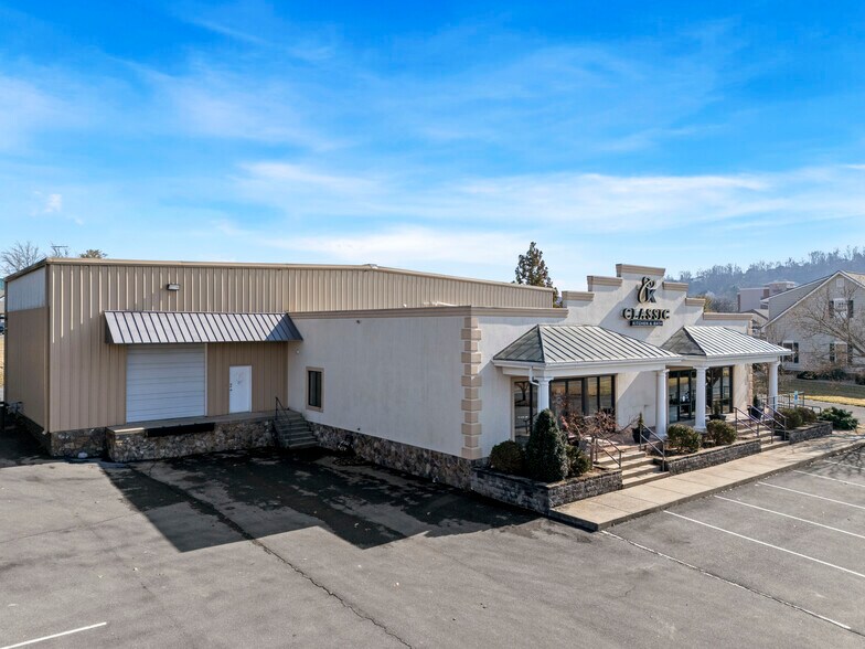 More Photos Of 1930 Deyerle Ave, Harrisonburg Freestanding For Sale