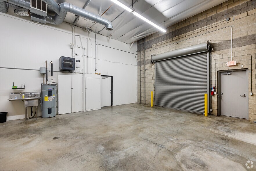 More Photos Of 11837-11845 Teale St, Culver City Warehouse For Lease
