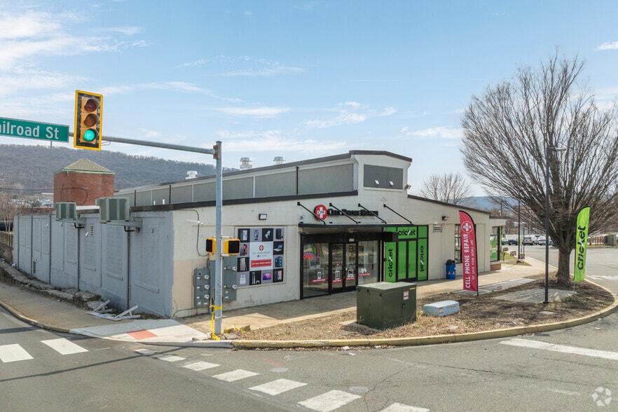 More Photos Of 650 Spring St, Reading Freestanding For Lease