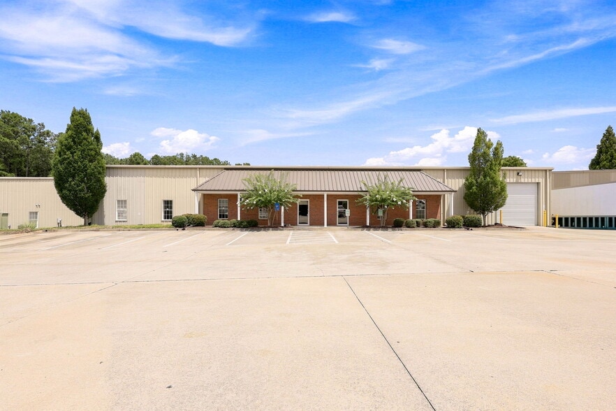 More Photos Of 1655 Oakbrook Dr, Gainesville Flex For Lease