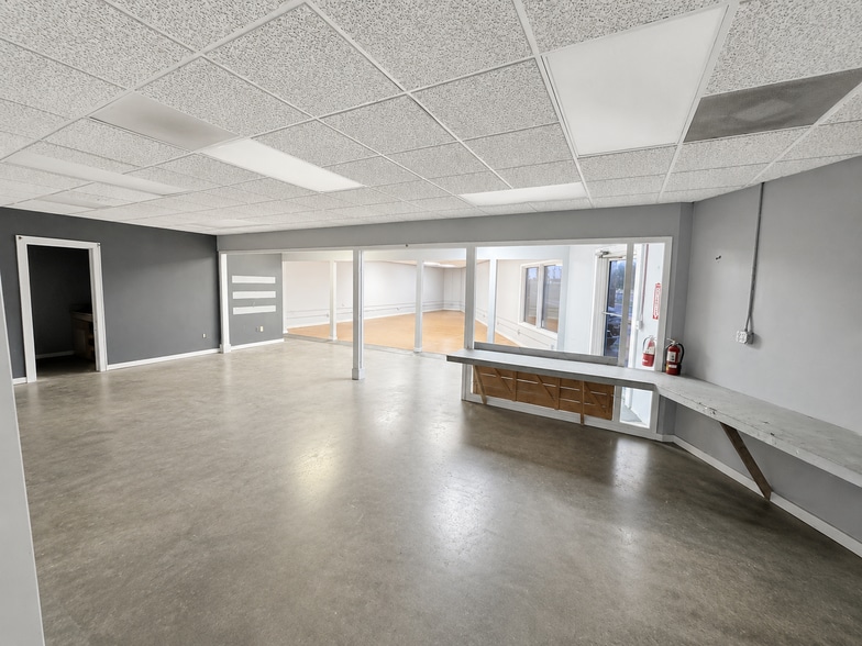 More Photos Of 10300 Us Highway 19 N, Pinellas Park Manufacturing For Lease