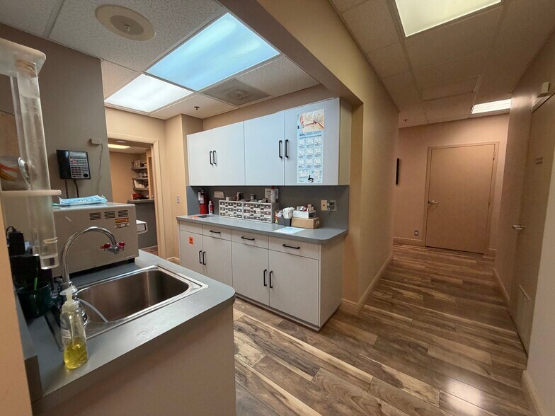 More Photos Of 13005 Southern Blvd, Loxahatchee Medical For Sale