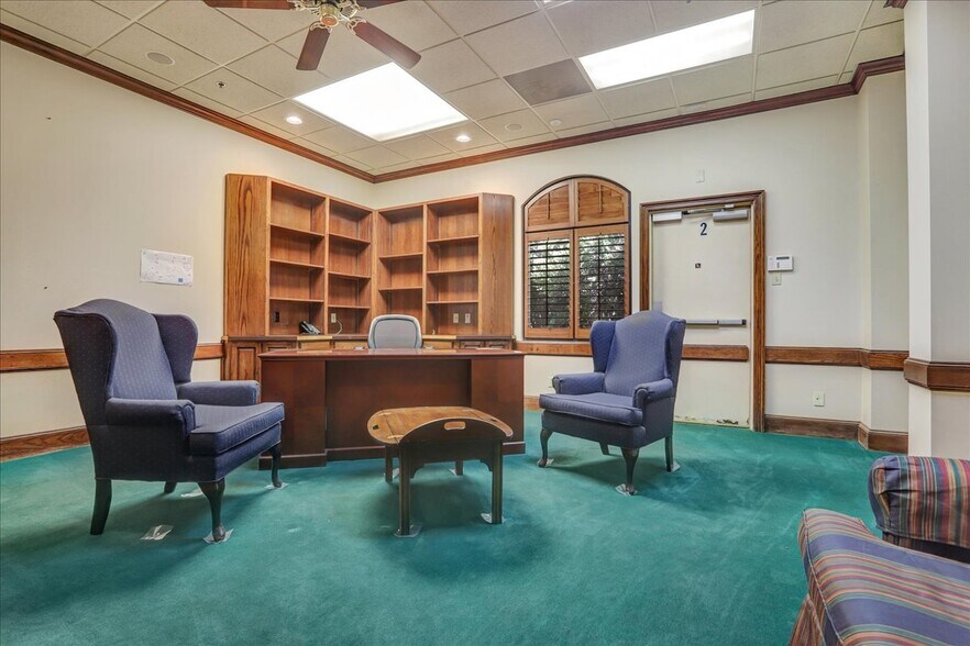 More Photos Of 901 E 66th St, Lubbock Manufacturing For Sale