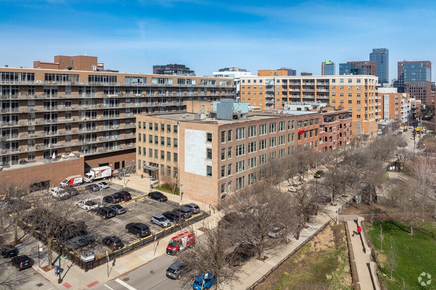 More Photos Of 940 W Adams St, Chicago Loft Creative Space For Lease