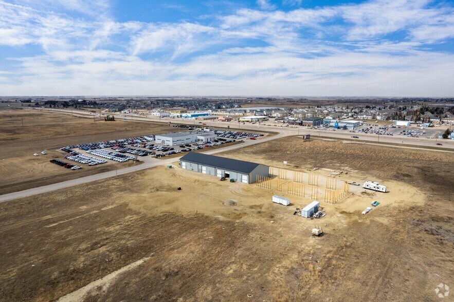 More Photos Of 245 Canal Av, Strathmore Manufacturing For Sale