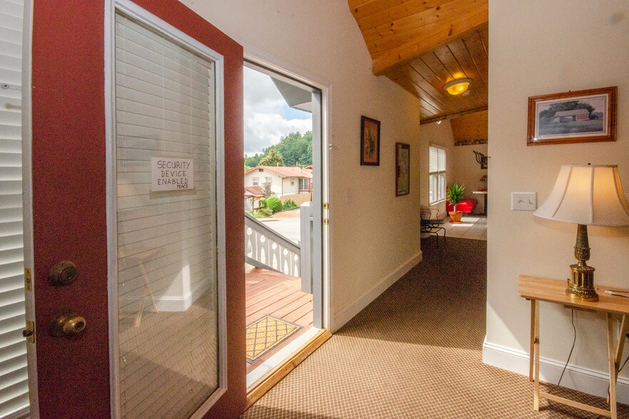 More Photos Of 892 Edelweiss Strasse, Helen Hotel For Sale