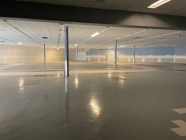 More Photos Of 860-890 N Fairfield Rd, Layton General Retail For Lease