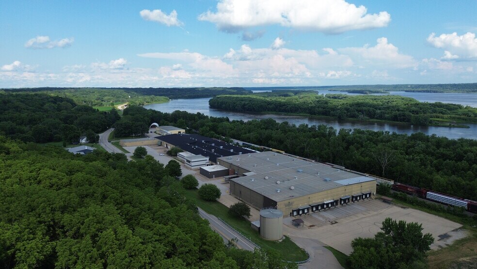 More Photos Of 2900 Hwy 22, Muscatine Manufacturing For Sale