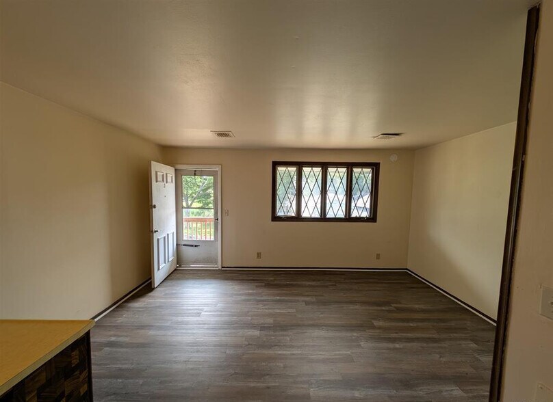 More Photos Of 429 South St, Pekin Apartments For Sale