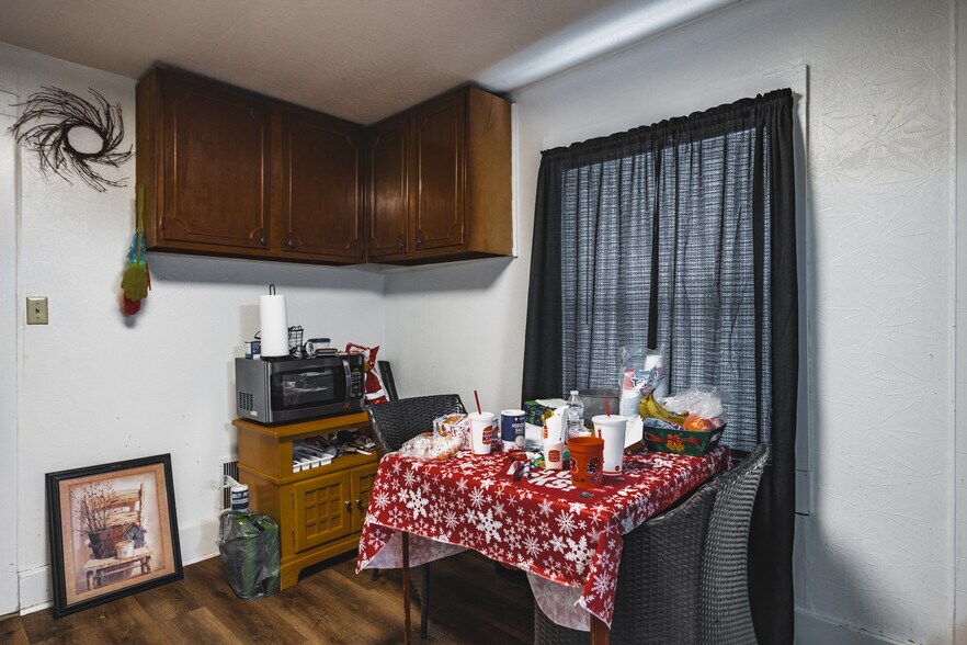 More Photos Of 2006 Camden Ave, Parkersburg Storefront Retail Residential For Sale