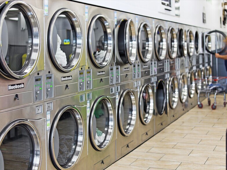 More Photos Of 2203-2215 Gus Thomasson Rd, Dallas Freestanding For Lease