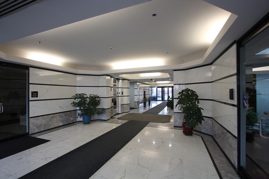 More Photos Of 900 National Pky, Schaumburg Office For Lease