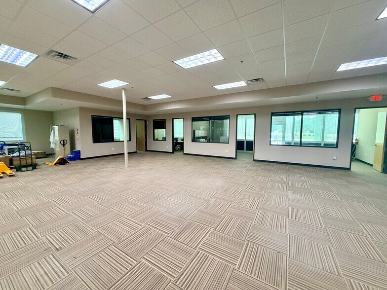 More Photos Of 1706 E New Hope Dr, Cedar Park Office For Lease