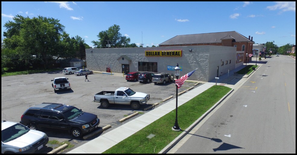 More Photos Of 613 Locust St, Marshall Convenience Store For Sale