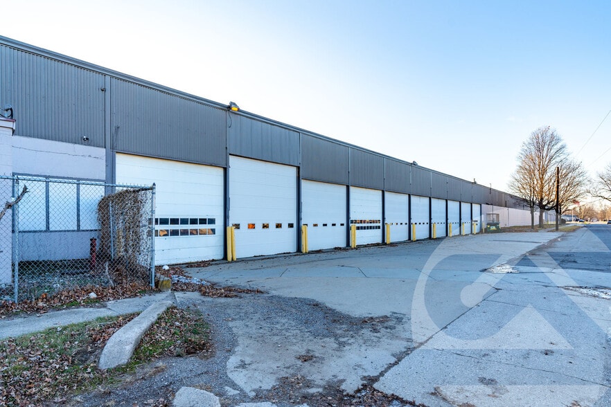 More Photos Of 2251 Dix Hwy, Lincoln Park Warehouse For Sale