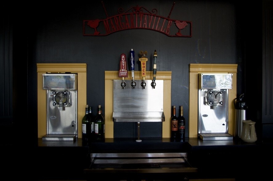 More Photos Of 105 Willis St, Leander Restaurant For Lease