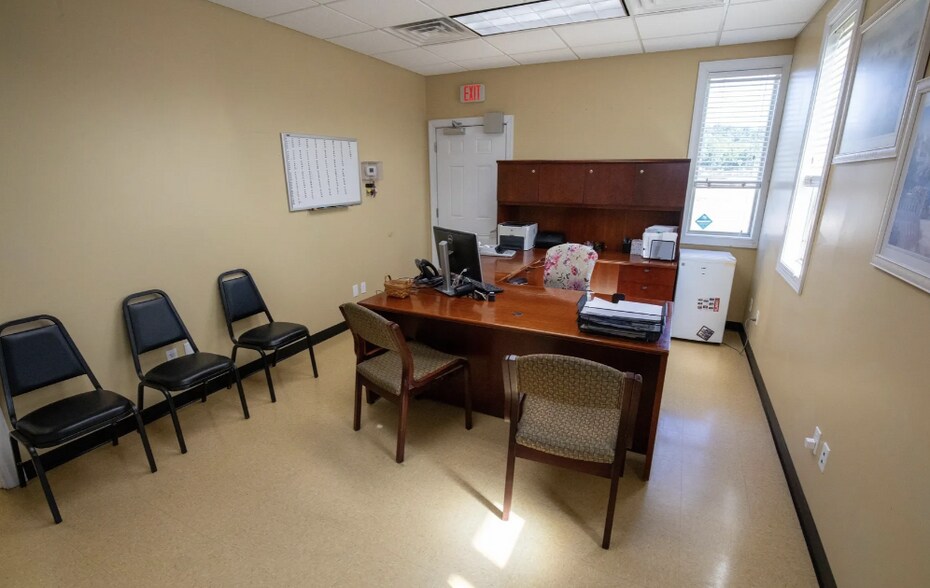 More Photos Of 347 Braley Rd, Huntington Flex For Sale