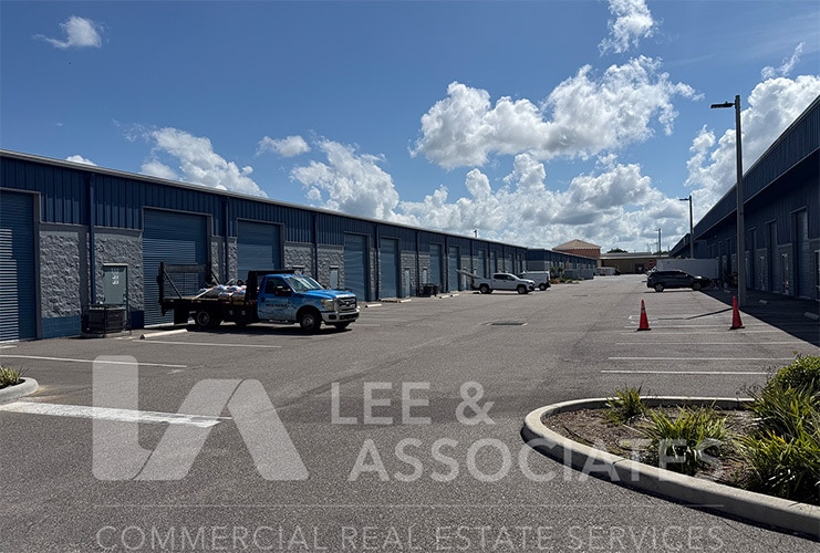 More Photos Of 1001 Exchange Pl, Saint Cloud Showroom For Lease