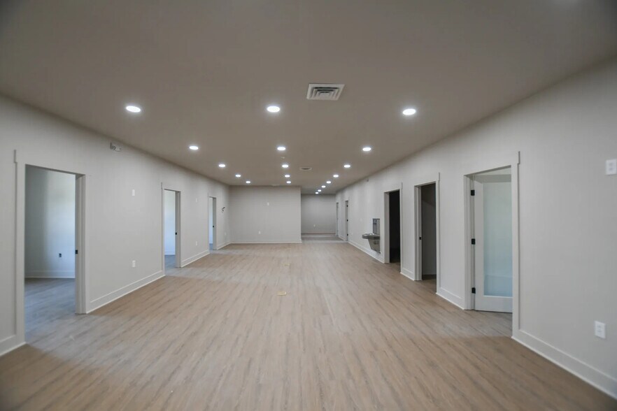 More Photos Of 3105 9th Ave SW, Huntsville Flex For Lease