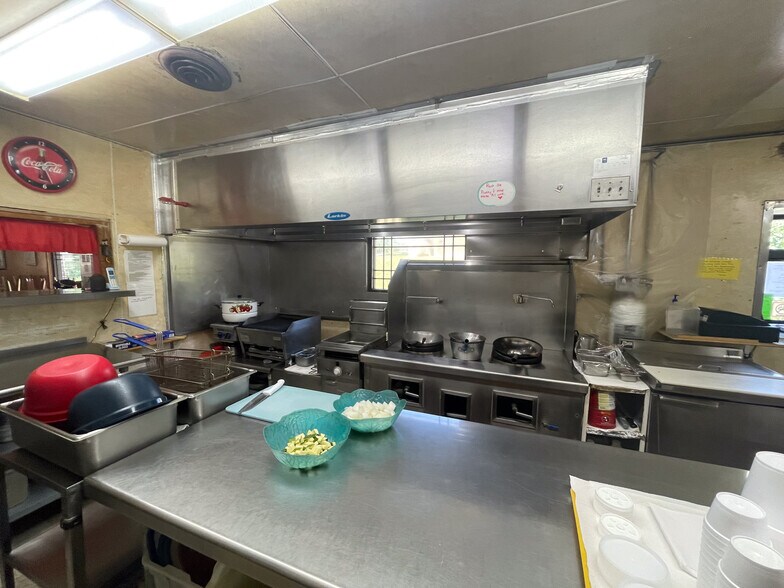 More Photos Of 924 N Main St, Mountain Grove Restaurant For Sale