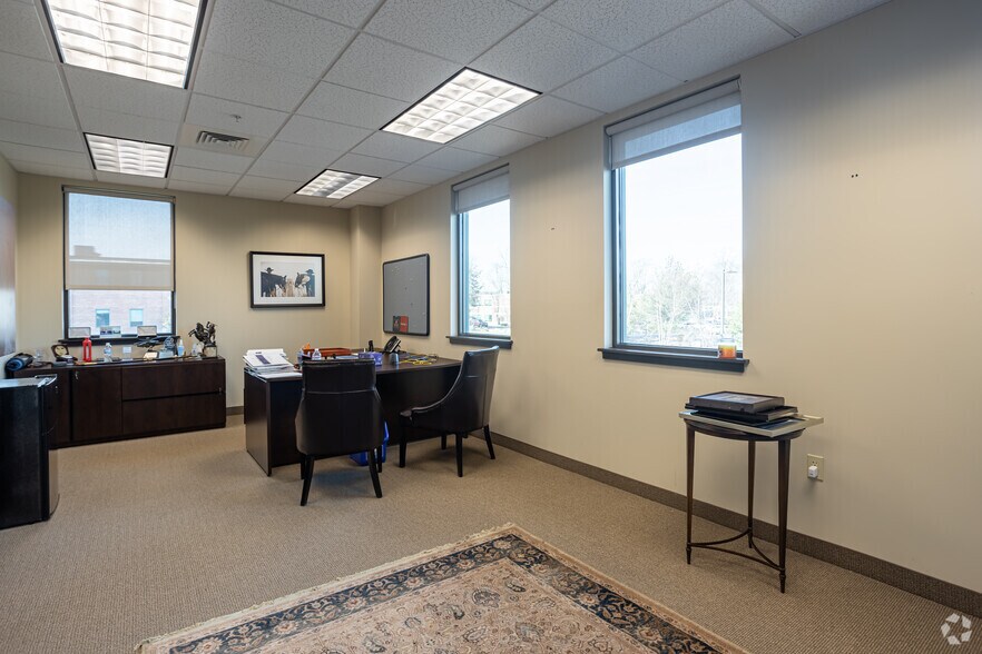 More Photos Of 1405 S County Trl, East Greenwich Medical For Lease