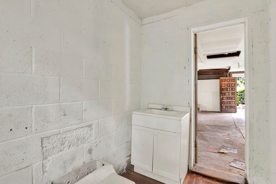 More Photos Of 4710 Augusta Rd, Savannah Flex For Sale