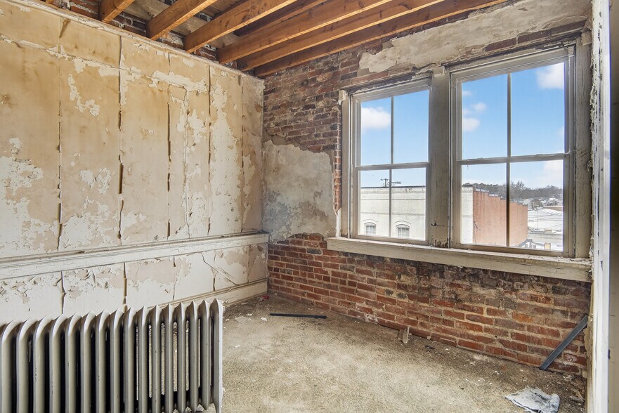 More Photos Of 104-110 S Hill Ave, South Hill Office Residential For Sale