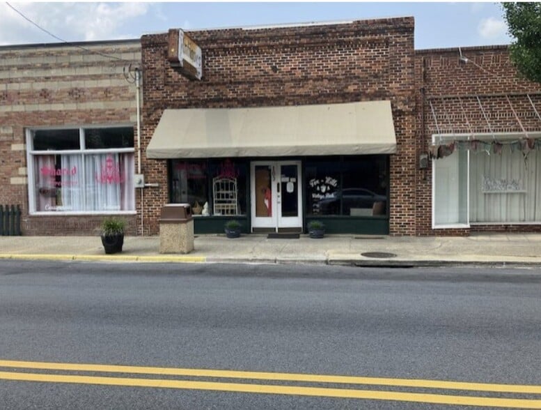 Primary Photo Of 103 E Main St, Summerton Storefront For Sale