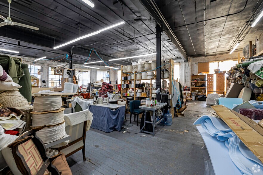 More Photos Of 830 Barry St, Bronx Warehouse For Lease