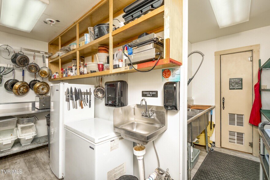 More Photos Of 139 Town Square St, Glade Spring Restaurant For Sale