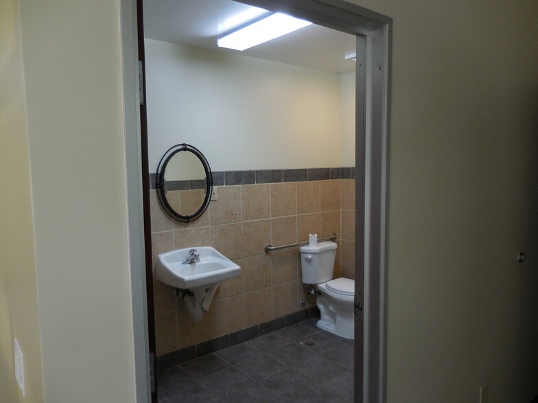 More Photos Of 19801 Hamilton Ave, Torrance Warehouse For Lease
