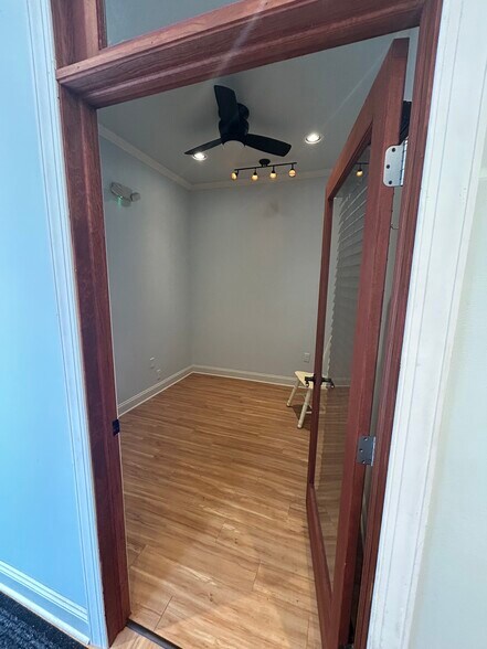More Photos Of 1531 Cherry St, Philadelphia Storefront Retail Office For Lease