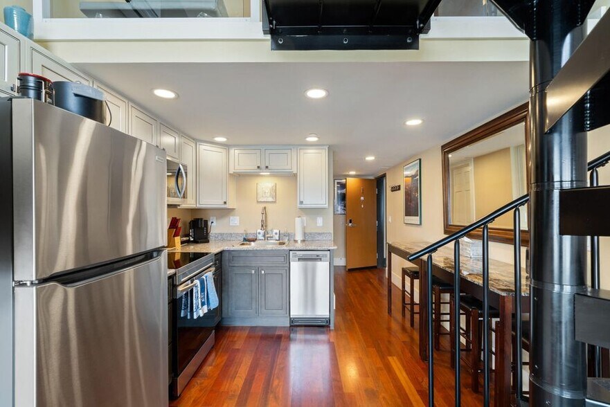 More Photos Of 1505 Pacific Ave NW, Oceanside Hotel For Sale