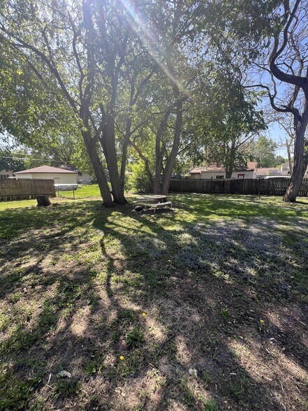 More Photos Of 1426 Frost Ave E, Maplewood Apartments For Sale